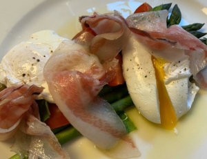 ASPARAGI CON PANCETTA di CINTA SENESE DOP GRIGLIATA e UOVO